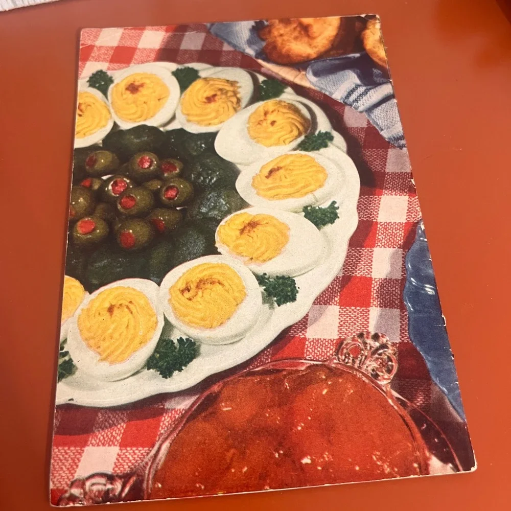 Vintage 1940 300 Ways to Serve Eggs Cookbook Culinary Arts Institute Booklet‎